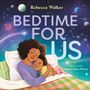 Text: "Rebecca Walker, BEDTIME FOR US, illustrated by María Díaz Perera." Illustration: Eine Frau und ein Kind kuscheln im Bett.