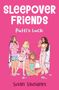 "SLEEP_OVER FRIENDS" oben, "Patti's Luck" heller darunter. Illustration von vier Mädchen bei einer Pyjamaparty auf einem Bett.
