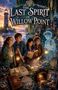 "The Last Spirit of Willow Point." Vier Kinder mit Laternen und Büchern, ein Geist leuchtet hell. Ein Leuchtturm im Hintergrund., Buch