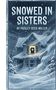 "SNOWED IN SISTERS" von Paisley Reed-Miller. Winterliche Illustration eines eingeschneiten Hauses mit erleuchtetem Fenster., Buch