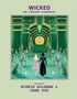Text: "WICKED THE COMPLETE SCREENPLAY", "WRITTEN BY WINNIE HOLZMAN & DANA FOX". Zwei Figuren in einer fantastischen Halle., Buch