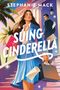 "Suing Cinderella" von Stephanie Mack. Eine stilvolle Frau in Anzug mit Akten, ein Mann im Hintergrund. Palmen und Treppe., Buch