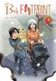 "The 13th Footprint" steht oben. Eine Familie lacht im Schnee. Ein Mann hält ein Kind, eine Frau schiebt einen Kinderwagen., Buch