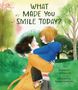 "What made you smile today?" Zärtliche Umarmung zwischen einer Frau im gelben Mantel und einem Kind im blauen Pullover.