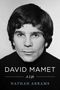 „DAVID MAMET: A Life“ von Nathan Abrams. Schwarz-Weiß-Porträt eines ernst blickenden Mannes., Buch
