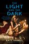 "The Light and the Dark" und (The Life and Times of Artemisia Gentileschi). Zwei Frauen mit einem Schwert, dramatische Szene.