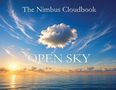 Text: "The Nimbus Cloudbook OPEN SKY". Einzelne Wolke schwebt hoch am Himmel, darunter Sonnenaufgang über ruhigem Meer., Buch