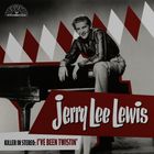 Jerry Lee Lewis, Killer in Stereo: I’ve Been Twistin’. Schwarz-weißes Foto eines Mannes auf einem Klavier, rote Elemente.
