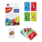 UNO Braille Edition Box, Karten mit großen Zahlen 1-4 in Blau, Rot, Grün, Gelb, und Hand mit bunten UNO-Karten.
