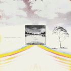 Text: "BLUE GUM WAY". Eine Schwarz-Weiß-Illustration zeigt eine Person auf einem See, daneben ein Baum und bunte Streifen.