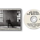 "KIP MOORE REASON TO BELIEVE" oben auf CD. Songliste darunter. Mann mit Gitarre in leerem Raum auf Cover.