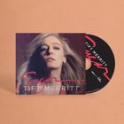 „Sugar“ in roter Schrift, „Tift Merritt“ in Weiß. Portrait einer Frau mit wehendem Haar. CD neben dem Cover.