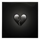 Ein schlichtes schwarzes Cover zeigt ein gebrochenes Herz in der Mitte.