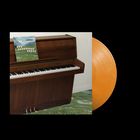 Ein braunes Klavier mit einer Schallplatte und dem Text "GRANDADDY" auf dem Albumcover. Eine orangefarbene Vinyl-Schallplatte.