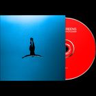 Ein rotes CD-Cover mit weißem Text: "SCREENS LIGHTS FLICKER". Blaues Cover mit abtauchender Silhouette zentral.