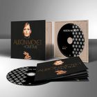 "ALISON MOYET HOMETIME" ziert das CD-Cover. Eine ernst blickende Frau ist abgebildet, daneben CDs mit Mustern.