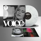 Text: "Alison Moyet Voice". Cover: Frau mit geschlossenen Augen. Vinyl ist weiß marmoriert. Beiliegend sind Texte in Farben.