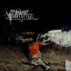 Ein Mann in orange, kniend vor einem Autowrack in nächtlicher Szene. Text: "Yearning: The unbeautiful after".