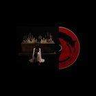 Der Text auf dem Mantel sagt "ESTRUS". Ein CD-Design zeigt eine schwarze Katze, die Umrandung hat die Aufschrift "TOVE LO ESTRUS".