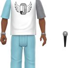 Ein Mann mit blau-weißem Outfit und Flügel-Logo auf dem Shirt. Daneben steht ein Mikrofon.