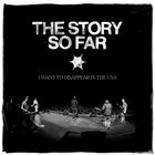 "THE STORY SO FAR", "I WANT TO DISAPPEAR IN THE USA". Eine Band spielt auf einer Bühne vor großem Publikum.