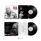 "Rick Ross" und "Set in Stone" auf Schallplattenhüllen mit stilisierten Porträts und Hände.