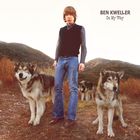 Text: "Ben Kweller On My Way." Eine Person steht mit drei Wölfen in einer bergigen Landschaft.