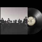 A auf dem Plattenlabel. Menschen fahren fröhlich bei Sonnenuntergang Fahrrad, kombiniert mit einer Schallplatte.