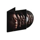 Das Cover und die CD zeigen das Gesicht eines nachdenklichen Mannes mehrmals nebeneinander.