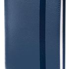 Blauer Ledereinband mit elastischem Band; schlichtes Design, rechteckige Form.