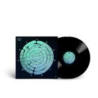 Cover mit "Flavien Berger" und spiralförmigem Muster in Grün- und Blautönen. Vinyl-Schallplatte daneben.