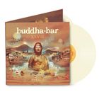 Text: buddha-bar XXVIII BY RAVIN. Eine Buddha-Statue vor Stadt und Bergen mit warmen Farben.