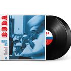 Text: CUBA GREATEST HITS. Darunter Musikernamen. Bild: Verschwommene Musiker in Aktion. Zwei Schallplatten sichtbar.