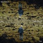 Text: "MOLÉCULE", "A.R". Zwei Männer auf moosiger, felsiger Landschaft, gespiegelt dargestellt.