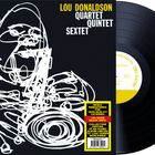 „LOU DONALDSON QUARTET QUINTET SEXTET“ und „NEWLY REMASTERED... 180 GRAM BLACK VINYL.“ Illustration eines Saxophonisten.