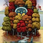 Ein Wald mit bunten, herbstlichen Bäumen, über denen ein großer Katzenschädel mit leuchtenden Augen wacht. Darunter ein Bach.