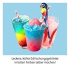 Leckere, kühle Erfrischungsgetränke in tollen Farben. Drei bunte Getränke mit Strohhalmen; Papagei als Dekoration.