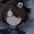 Ein Anime-Charakter mit braunem Haar bedeckt ein Auge, während ein lebendiges Auge auf seinem Kopf sitzt.