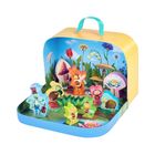 Bunte, dreidimensionale Spielszene mit Biene, Marienkäfer und anderen Insekten in einer fröhlichen Blumenlandschaft.