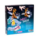 "SWEET SHADE" ist ein farbenfrohes Kartenspiel mit lustigen, kleinen Vampirfiguren in bunten Kostümen.
