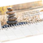 Zitat von Friedrich Schiller: Suche nach Ruhe...; Kalender mit Steinturm im Hintergrund.