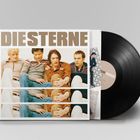 "Die Sterne" in Fettschrift. Foto von vier Männern auf dem Cover einer Schallplatte. Disk ist halb sichtbar rechts.