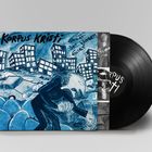 "Korpus Kristi" und "Stadt der blauen Eier" auf einem Albumcover, das eine urbane Szene mit stilisierten Figuren zeigt.