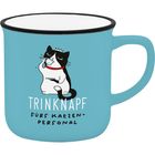 „Trinknapf fürs Katzen-Personal“. Eine Illustration: Katze mit Krone trinkt Tee aus einer Tasse.
