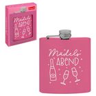 „Mädelsabend“ in verspielter Schrift auf einer rosa Flasche mit Illustrationen von Sektflasche und Gläsern.