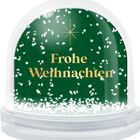"Frohe Weihnachten" steht auf grünem Hintergrund in einer Schneekugel, umgeben von weißen Schneeflocken.