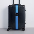 Text: "RIMOWA". Ein schwarzer Koffer mit blauen Riemen und vier Rädern auf grauem Hintergrund.