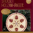 "Stickset Holzhänger" in Gold, "INHALT: Holzhänger mit Golddruck, Garn und Filzsticker". Rundes Ornament mit Schneeflockendesign.