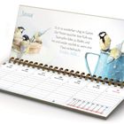 Kalender für Januar mit Text über Ruhe im Garten. Illustration von Meisen auf einer Kanne.