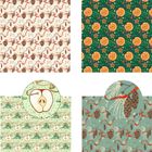 Vier Muster mit Weihnachtsmotiven. Zimtstangen, Orangenscheiben, Birnen und Tannenzapfen auf verschiedenen Hintergründen.